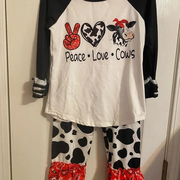 New Peace, Love, Cows Outfit - Picture 2 of 8